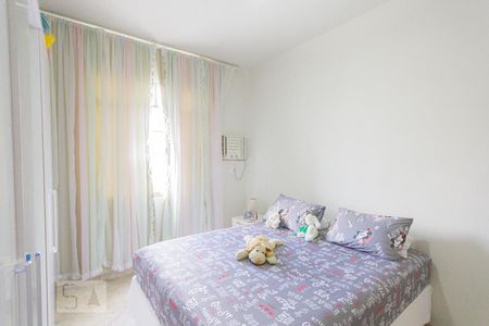 Casa à venda com 200m², 3 quartos e 2 vagas Casa à venda com 200m², 3 quartos e 2 vagasQuarto 2