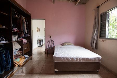 Casa à venda com 420m², 3 quartos e 2 vagasCasa de fundo - Quarto