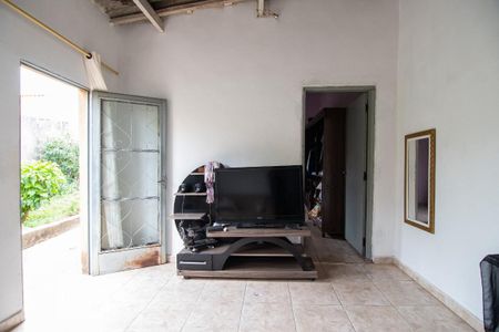 Casa à venda com 420m², 3 quartos e 2 vagasCasa de fundo - Sala