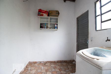 Casa à venda com 420m², 3 quartos e 2 vagasCasa de fundo - Lavanderia