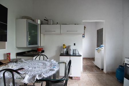 Casa à venda com 420m², 3 quartos e 2 vagasCasa de fundo - Cozinha