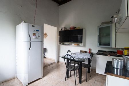 Casa à venda com 420m², 3 quartos e 2 vagasCasa de fundo - Cozinha