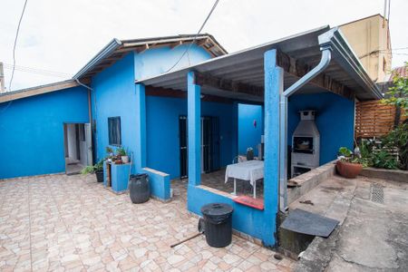 Casa à venda com 420m², 3 quartos e 2 vagasLateral da casa