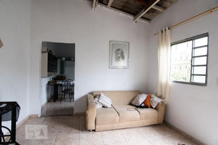 Casa à venda com 420m², 3 quartos e 2 vagasCasa de fundo - Sala