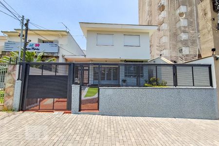 Casa à venda com 260m², 4 quartos e 8 vagas Casa à venda com 260m², 4 quartos e 8 vagasFachada