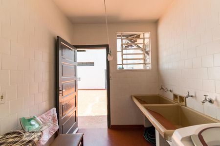 Casa à venda com 260m², 4 quartos e 8 vagas Casa à venda com 260m², 4 quartos e 8 vagasLavanderia