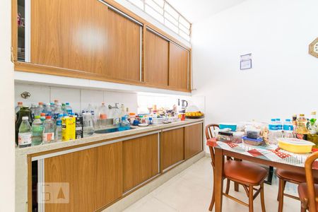 Casa à venda com 260m², 4 quartos e 8 vagas Casa à venda com 260m², 4 quartos e 8 vagasCozinha