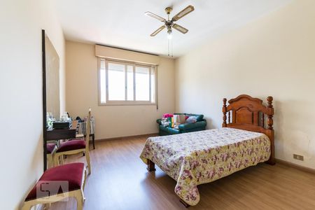 Casa à venda com 260m², 4 quartos e 8 vagas Casa à venda com 260m², 4 quartos e 8 vagasSuíte