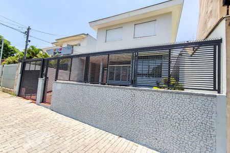 Casa à venda com 260m², 4 quartos e 8 vagas Casa à venda com 260m², 4 quartos e 8 vagasFachada