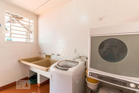 Casa à venda com 260m², 4 quartos e 8 vagas Casa à venda com 260m², 4 quartos e 8 vagasLavanderia