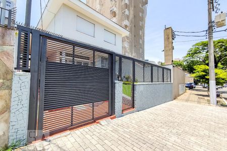 Casa à venda com 260m², 4 quartos e 8 vagas Casa à venda com 260m², 4 quartos e 8 vagasFachada