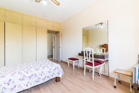 Casa à venda com 260m², 4 quartos e 8 vagas Casa à venda com 260m², 4 quartos e 8 vagasSuíte