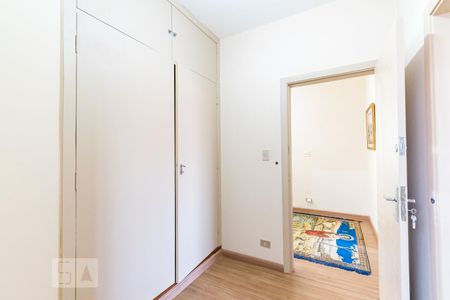 Casa à venda com 260m², 4 quartos e 8 vagas Casa à venda com 260m², 4 quartos e 8 vagasCloset da Suíte