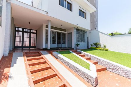 Casa à venda com 260m², 4 quartos e 8 vagas Casa à venda com 260m², 4 quartos e 8 vagasGaragem