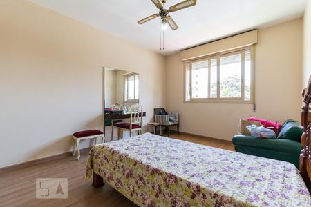 Casa à venda com 260m², 4 quartos e 8 vagas Casa à venda com 260m², 4 quartos e 8 vagasSuíte