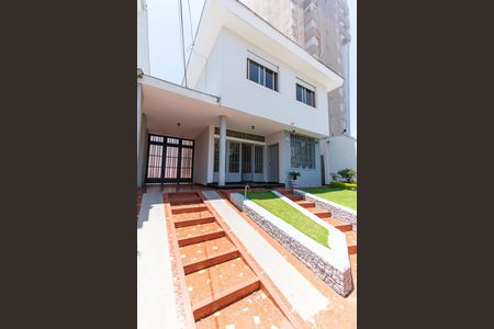 Casa à venda com 260m², 4 quartos e 8 vagas Casa à venda com 260m², 4 quartos e 8 vagasGaragem