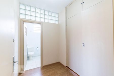 Casa à venda com 260m², 4 quartos e 8 vagas Casa à venda com 260m², 4 quartos e 8 vagasCloset da Suíte
