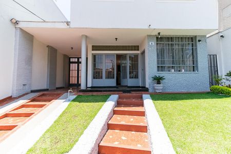 Casa à venda com 260m², 4 quartos e 8 vagas Casa à venda com 260m², 4 quartos e 8 vagasGaragem