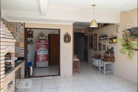 Casa à venda com 300m², 3 quartos e 5 vagasQUINTAL FUNDOS