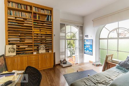 Casa à venda com 362m², 4 quartos e 2 vagasSuíte 1 