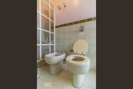 Casa à venda com 362m², 4 quartos e 2 vagasBanheiro da Suíte 2