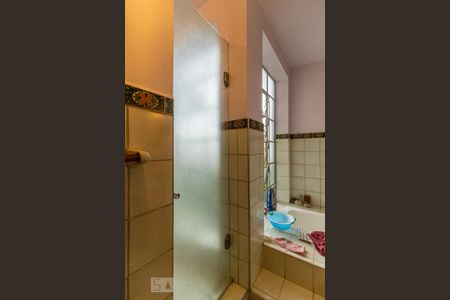 Casa à venda com 362m², 4 quartos e 2 vagasBanheiro da Suíte 2