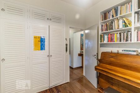 Casa à venda com 362m², 4 quartos e 2 vagasQuarto 1