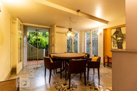 Casa à venda com 362m², 4 quartos e 2 vagasPorão