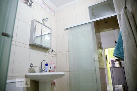 Banheiro de casa para alugar com 2 quartos, 113m² em Canto do Forte, Praia Grande