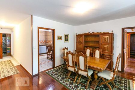Apartamento para alugar com 218m², 3 quartos e 3 vagas Apartamento para alugar com 218m², 3 quartos e 3 vagasSala