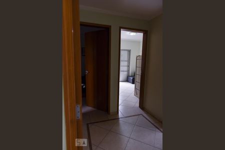 corredor para os quartos de apartamento para alugar com 4 quartos, 150m² em Vila Maia, Guarujá