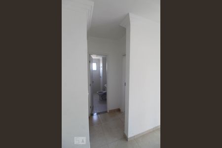 Corredor de apartamento para alugar com 2 quartos, 54m² em Vila Galvão, Guarulhos