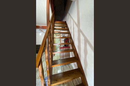 Casa à venda com 275m², 4 quartos e 3 vagasEscada