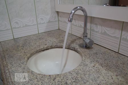 Apartamento para alugar com 70m², 2 quartos e 1 vagaBanheiro social - pia