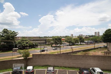 Vista da varanda (lado esquerdo) de apartamento para alugar com 2 quartos, 70m² em Jardim Interlagos, Ribeirão Preto