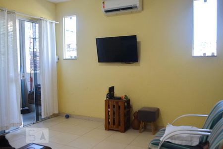 Sala  de casa para alugar com 2 quartos, 75m² em Jardim Carioca, Rio de Janeiro