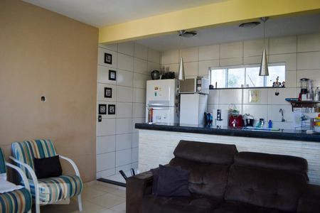 Sala de estar e cozinha de casa para alugar com 2 quartos, 75m² em Jardim Carioca, Rio de Janeiro