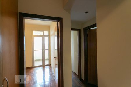 Corredor de apartamento para alugar com 3 quartos, 90m² em São Lucas, Belo Horizonte