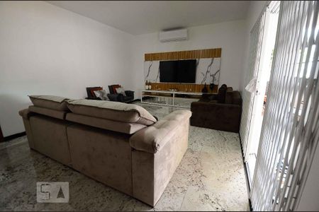 Sala de casa para alugar com 4 quartos, 500m² em Jardim Guanabara, Rio de Janeiro