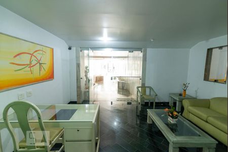 Apartamento à venda com 80m², 2 quartos e 1 vaga Apartamento à venda com 80m², 2 quartos e 1 vagaHall