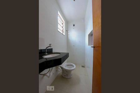 Banheiro de apartamento para alugar com 1 quarto, 49m² em Bonfim, Belo Horizonte