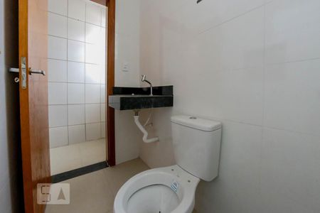 Banheiro de apartamento para alugar com 1 quarto, 49m² em Bonfim, Belo Horizonte