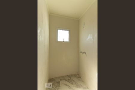 Casa de condomínio à venda com 160m², 3 quartos e 4 vagasBanheiro da suíte 2