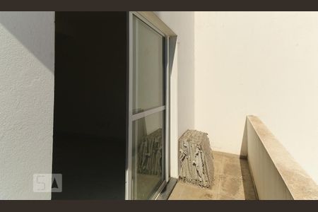 Casa de condomínio à venda com 160m², 3 quartos e 4 vagasVaranda