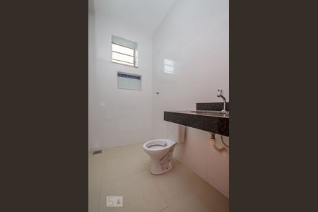 Banheiro de casa para alugar com 1 quarto, 44m² em Bonfim, Belo Horizonte