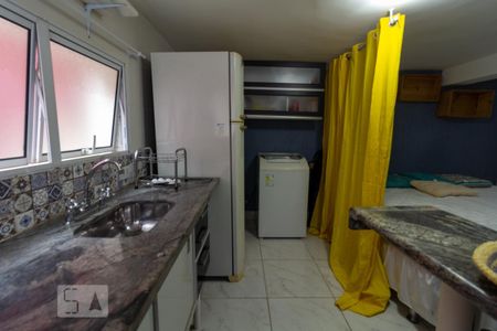 Cozinha de kitnet/studio para alugar com 1 quarto, 20m² em Jardim Bonfiglioli, São Paulo