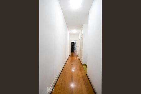 Casa à venda com 200m², 3 quartos e 2 vagasCorredor