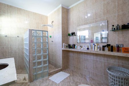 Casa à venda com 200m², 3 quartos e 2 vagasBanheiro da suíte