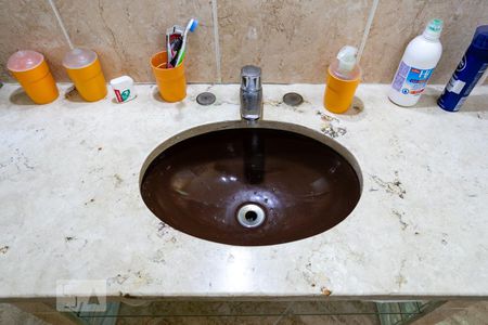 Casa à venda com 200m², 3 quartos e 2 vagasBanheiro da suíte