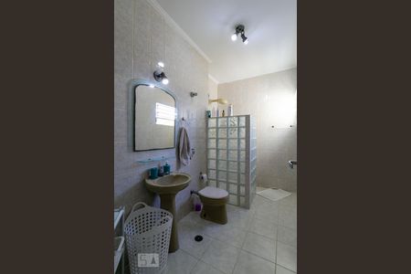 Casa à venda com 200m², 3 quartos e 2 vagasBanheiro